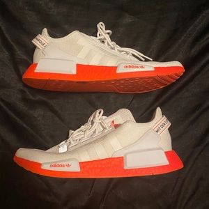 adidas NMD R1 V2